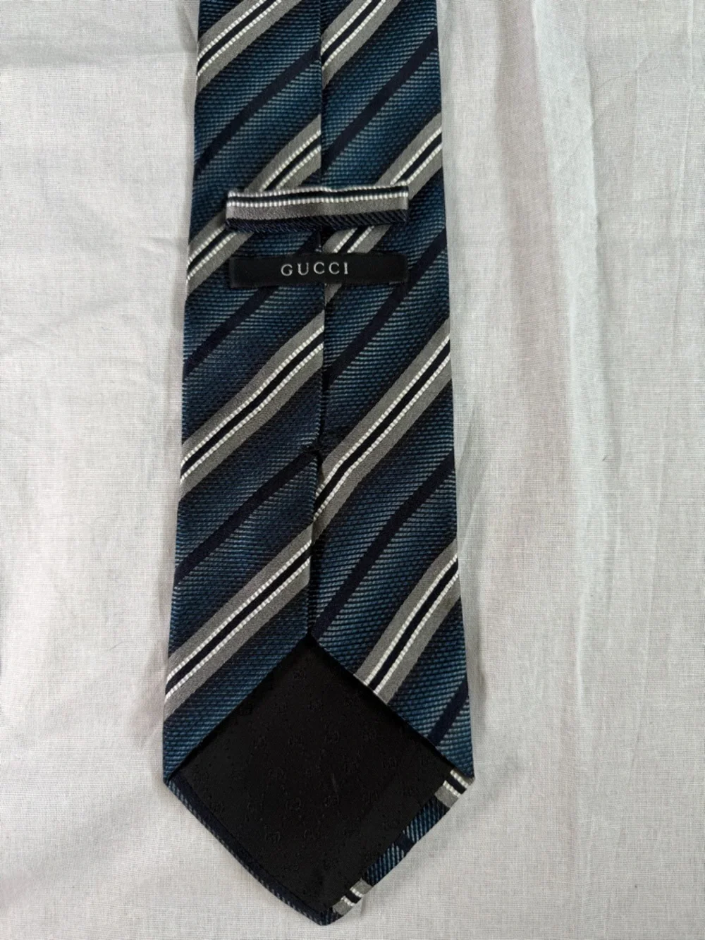 Gucci Teal and Silver Diagonal Stripe Silk Tie - Picture 2 of 5